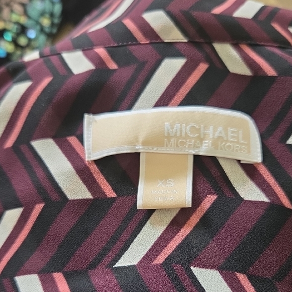 Chevron Patterned Blouse - Picture 3 of 3